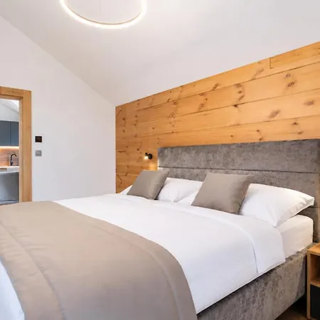 Mountica Sk - Unique Premium - 2 Bedrooms * 벨카 롬니차